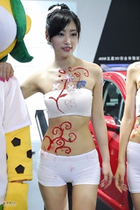 公交車上撥開奶罩揉吮奶頭圖片,公交不雅事件引關(guān)注-3
